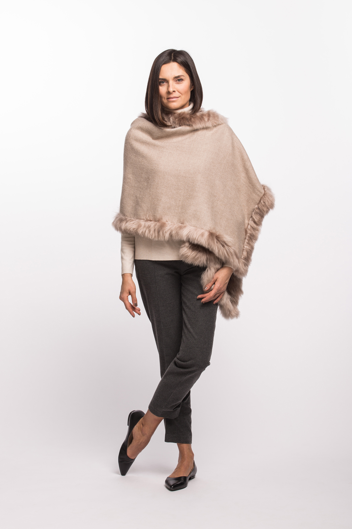 shawl with fur trim