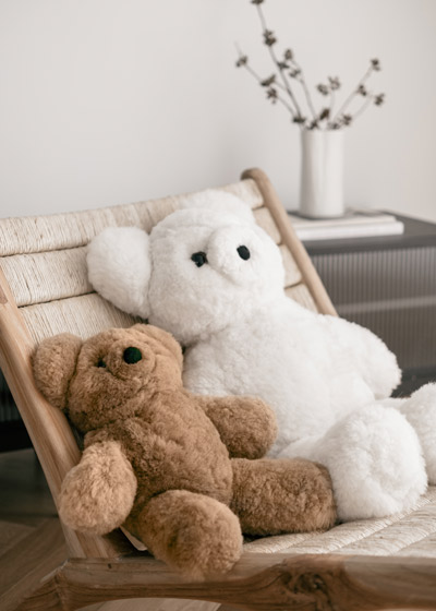 ALPAKA-Sami-Teddy-Bears-White-Beige-PILLE-Lifestyle-web-400x560px